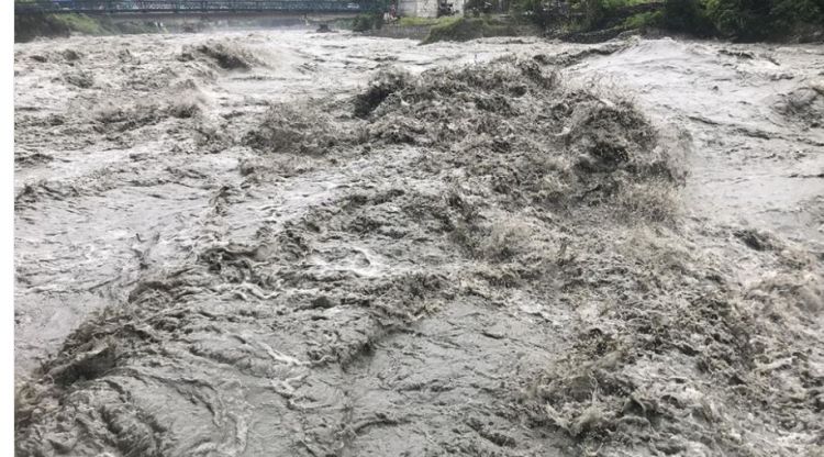 देशका अधिकांश क्षेत्रमा लगातार वर्षा, विभिन्न स्थानमा बाढीपहिरो, यी राजमार्ग अवरुद्ध