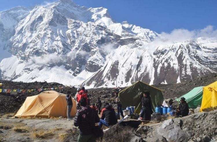 अन्नपूर्ण प्रथम हिमालको आधार शिविरमा पर्यटकको चहलपहल बढ्दो