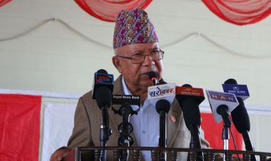 स्थानीय निर्वाचन ३० वैशाखमै हुनेमा माधव नेपालको आशंका