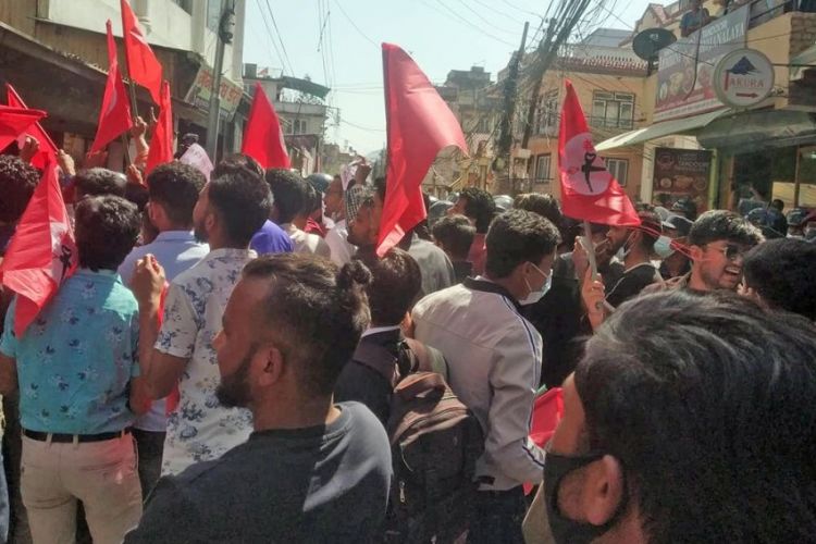 केन्द्रीय कार्यालय सानेपामा देउवाविरुद्ध नाराबाजी