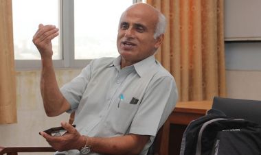 पाँच बुँदे माग राख्दै डाक्टर केसीद्वारा सरकारको ध्यानाकर्षण