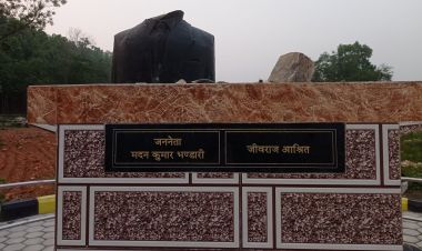 मदन भण्डारी र जीवराज आश्रितको शालिक तोडफोड