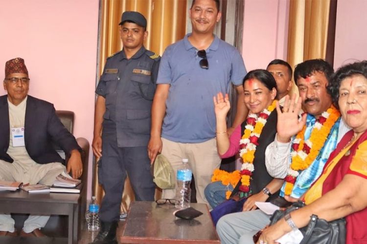 भरतपुर महानगरको मेयरमा रेनु दाहालको उम्मेदवारी दर्ता