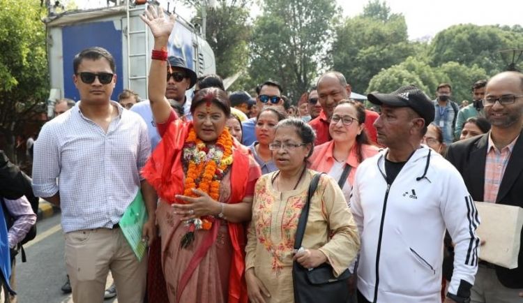 कांग्रेसबाट काठमाडौंको मेयरमा सिर्जना सिंहले गरिन् उम्मेदवारी दर्ता