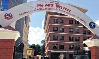 विदेशमा छ महिना काम गरेर फर्किएकाले मात्र २ वटा मोबाइल ल्याउन पाउने