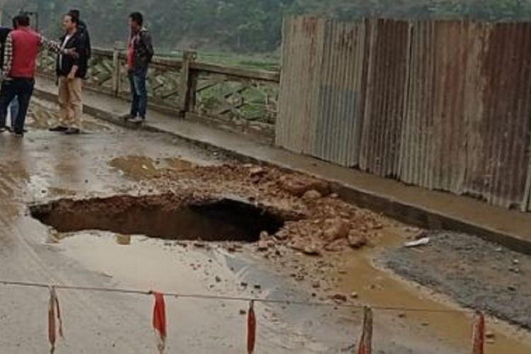  पृथ्वी राजमार्गमा सवारी आवागमन अवरुद्ध