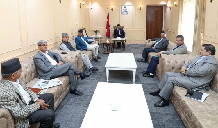 अवरुद्ध संसद खुलाउन छलफलमा जुटे प्रमुख तीन दल