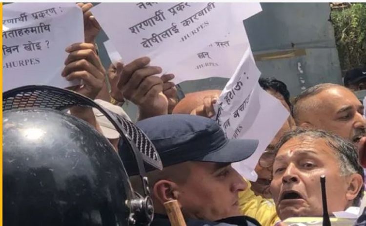 शरणार्थी प्रकरणः धर्नामा बसेका अधिकारकर्मीहरु पक्राउ