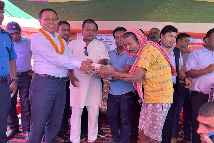 विपन्न वर्गलाई विद्युत प्राधिकरणद्वारा निःशुल्क विद्युत् मिटर वितरण