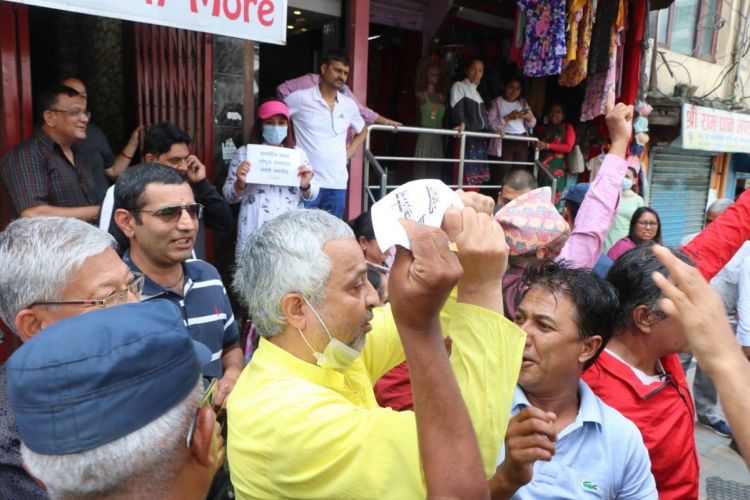 शरणार्थी प्रकरणमा कारबाही माग गर्दै संसद् भवन अगाडि प्रदर्शन, एक दर्जन बढी पक्राउ