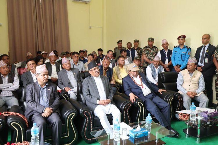 बाढीपहिरो प्रभावित क्षेत्रको अवलोकन गर्न प्रधानमन्त्री दाहाल तुम्लिङ्टारमा