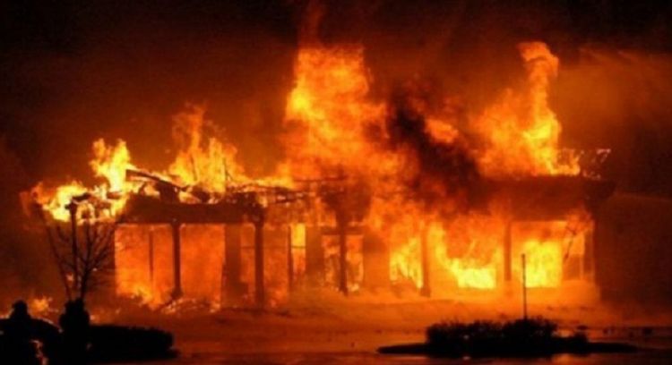 आगलागीमा परेर इलाममा सात घर जलेर नष्ट