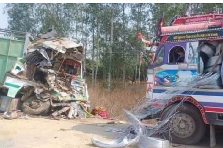 दुईवटा ट्रक एक आपसमा ठोक्किदा ३ जनाको मृत्यु