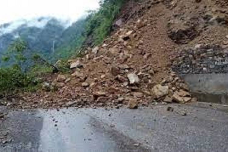 सुख्खा पहिरो खस्दा मुग्लिन नारायणगढ सडक अवरुद्ध