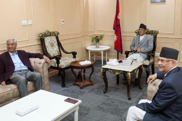 प्रमुख तीन दलका शीर्ष नेताको बैठक सकियो, हट्यो संसद्को गतिरोध