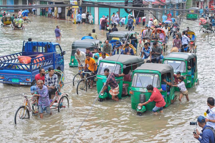 भारतका आठ राज्यमा बाढी र वर्षा, ४४ जनाको मृत्यु