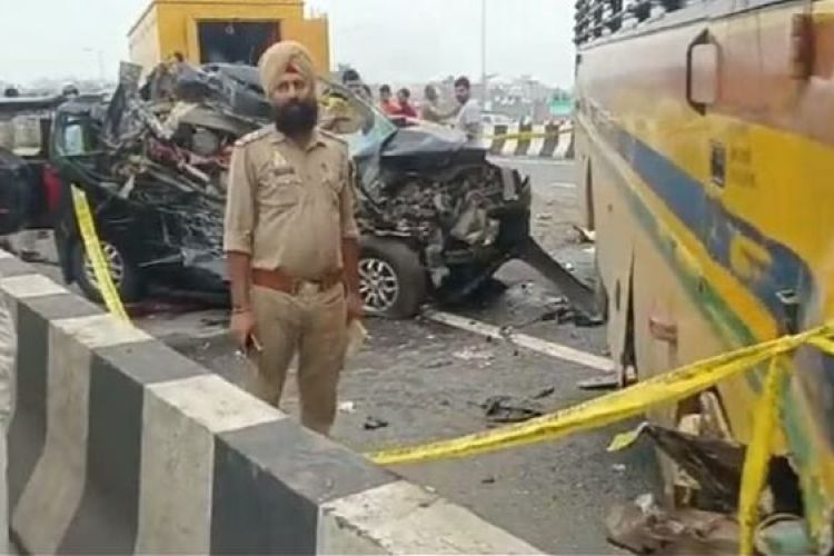 भारतको गाजियाबादमा एका बिहानै भयानक दुर्घटना, ६ जनाको मृत्यु