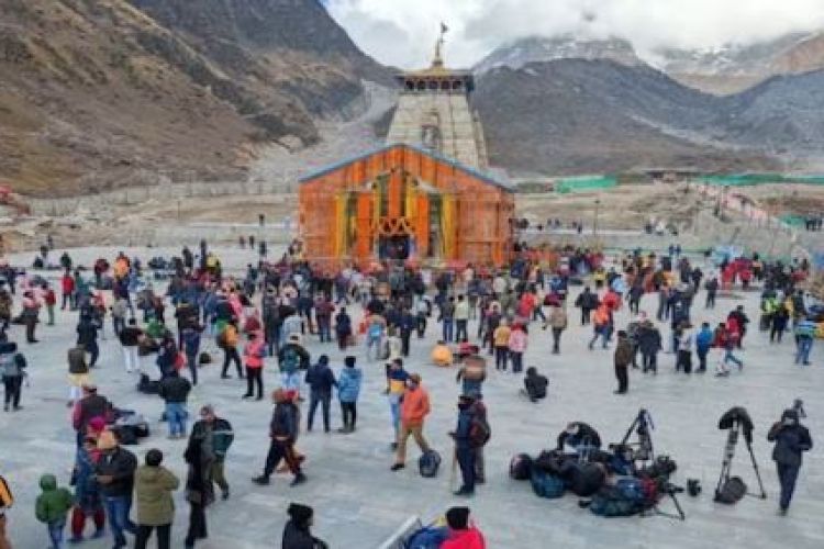 उत्तराखण्डमा लगातारको मुसलधारे वर्षा, केदारनाथको तीर्थयात्रामा रोक