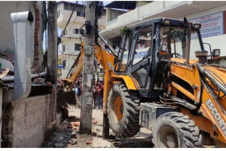भद्रकुमारी घले सेवा सदनमा चल्यो काठमाडौं महानगरको डोजर