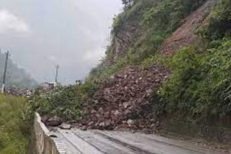 चितवनको मुग्लिन–नारायणगढ सडकखण्ड पुनः अवरुद्ध
