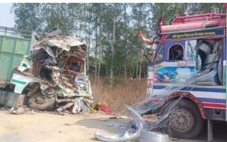 दुईवटा ट्रक एक आपसमा ठोक्किदा ३ जनाको मृत्यु