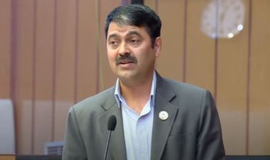 जिल्ला शिक्षा कार्यालय राख्ने संघीयता विरोधी प्रावधान संसदबाट पास गर्न दिइने छैनः खिमलाल देवकोटा