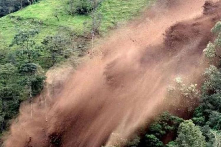 काठमाडौंको तारकेश्वरमा पहिरो खस्दा दुई जनाको मृत्यु