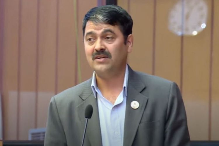 जिल्ला शिक्षा कार्यालय राख्ने संघीयता विरोधी प्रावधान संसदबाट पास गर्न दिइने छैनः खिमलाल देवकोटा