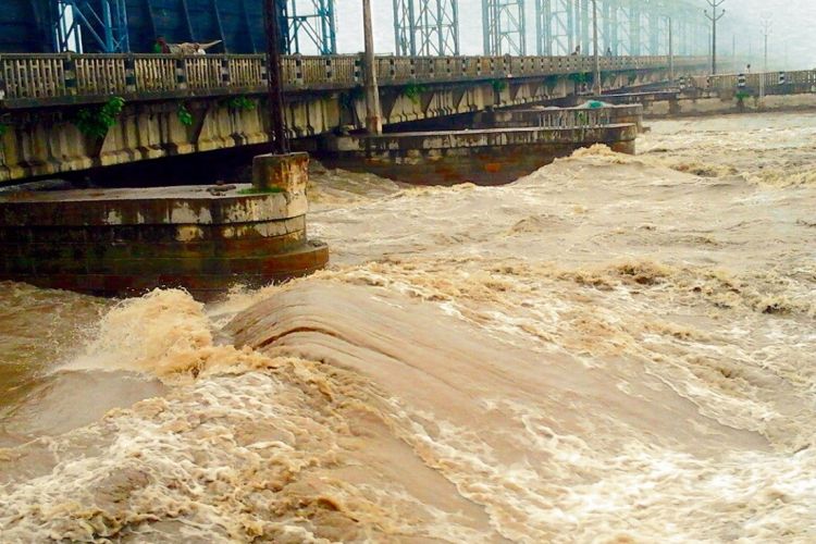 सप्तकोशीमा पानीको बहाव यस वर्षकै उच्च, ५६ वटै ढोका खोलियो