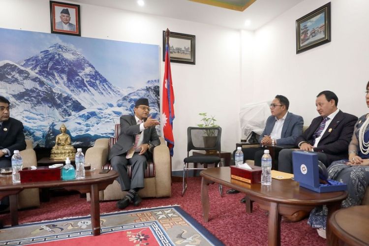राष्ट्रिय सभा अध्यक्ष तिमिल्सिना र थाई नेपाली संघका पदाधिकारीबीच भेटवार्ता