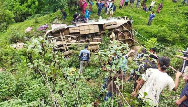 रोल्पामा यात्रुबाहक बस दुर्घटना, ४ जनाको मृत्यु