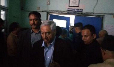 सहमहामन्त्री यादवको स्वास्थ्य अवस्था बुझ्न देउवा पुगे ट्रमा सेन्टर