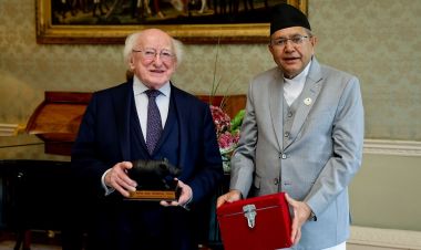 सभामुखले सम्झाए आइरिस राष्ट्रपतिलाइ उनको नेपालीमा अनुबादित कविता संग्रह