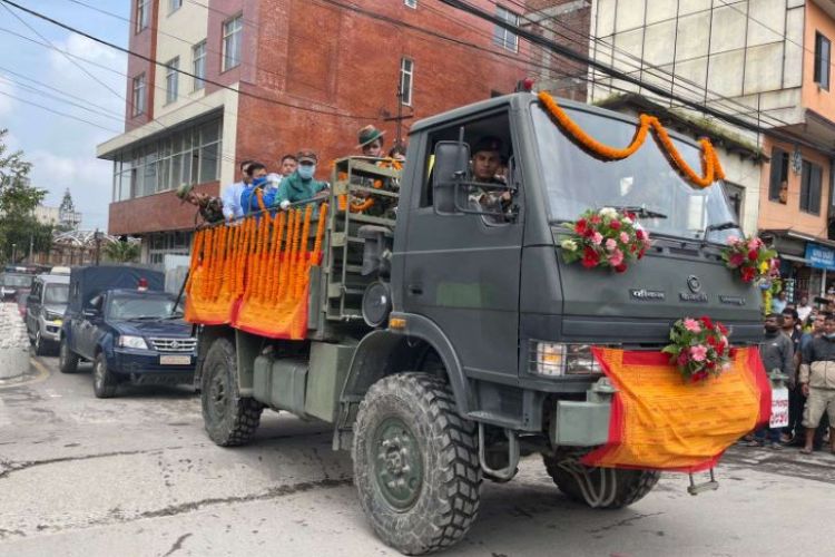 अन्तिम श्रद्धाञ्जलीका लागि नेम्वाङको पार्थिव शरीर टिचिङबाट च्यासल लगिदै