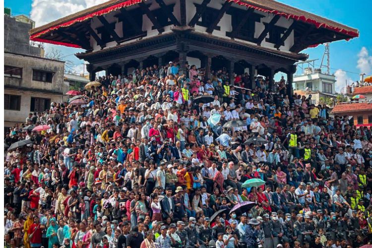 इन्द्रजात्रा हेर्ने दर्शकले भरियो वसन्तपुर,भीआईपी देखि विदेशी पाहुना सम्म
