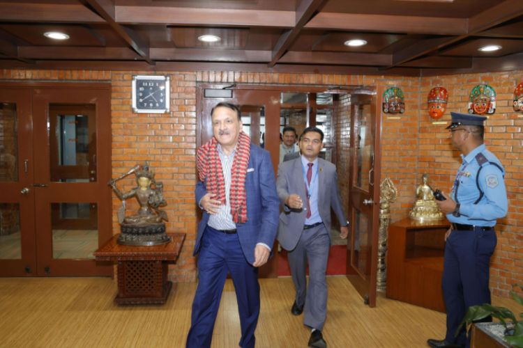 अर्थमन्त्री महत एसियाली पूर्वाधार लगानी बैंकको बैठकमा सहभागी भएर स्वदेश फिर्ता