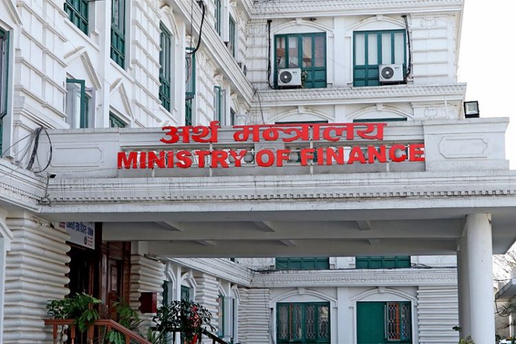 सरकारी कर्मचारीलाई तेल कुपनको साटो तलबमै रकम थपेर दिइने