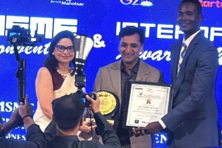 शिवम् सिमेन्टका निखिल अग्रवाल दिल्लीमा सम्मानित