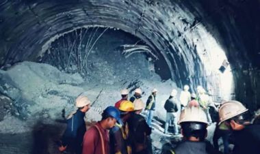 सुरुङमा थुनिएका मजदूरलाई पाइपबाट औषधि र खाद्यान्न पठाईयो