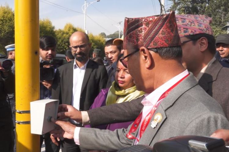 काठमाडौंमा ‘पेलिकन क्रसिङ’ जडान, पैदलयात्री आफैंले सवारी रोकेर रोडक्रस गर्न सक्ने