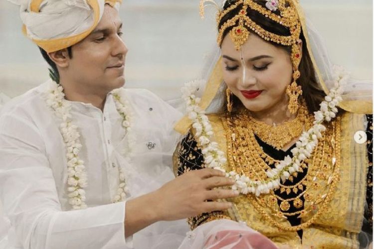 सुनै सुनले सजिएकी बेहुलीसँग बलिउड अभिनेता रणदिप हुड्डाको पोज