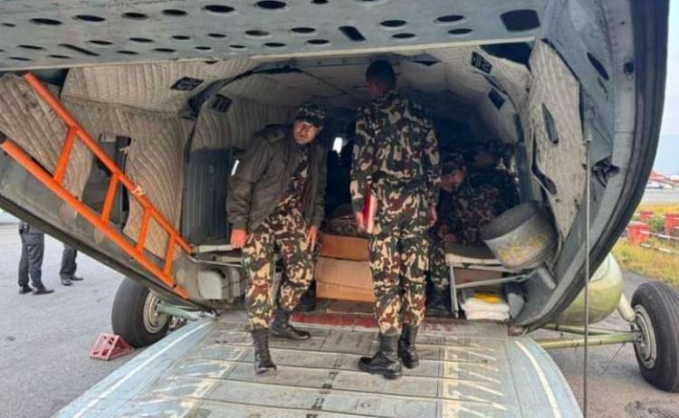 मेडिकल टोलीसहित प्रधानमन्त्री दाहाल भूकम्प प्रभावित क्षेत्रतर्फ प्रस्थान