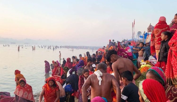 कमला नदीमा धामी झाँक्रीसहितको अनौठो भूत मेला