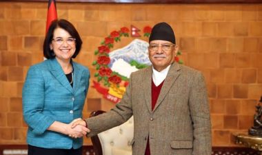 प्रधानमन्त्री दाहाल र अमेरिकी राष्ट्रपति बाइडेनका विशेष सहायक लाउबाचरबीच भेटवार्ता