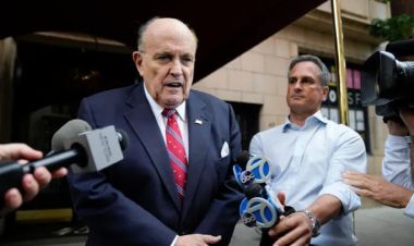 ट्रम्पका पुर्व वकिल तथा न्युयोर्कका पुर्ब मेयरलाइ १४८ मिलियन जरिवाना