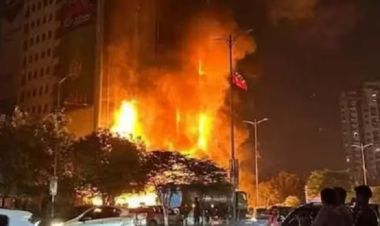 सपिङ मलमा आगलागी, १० जनाको मृत्यु