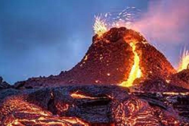 इन्डोनेसियाको मारापी हिमालमा ज्वालामुखी विस्फोट, ११ आरोहीको मृत्यु