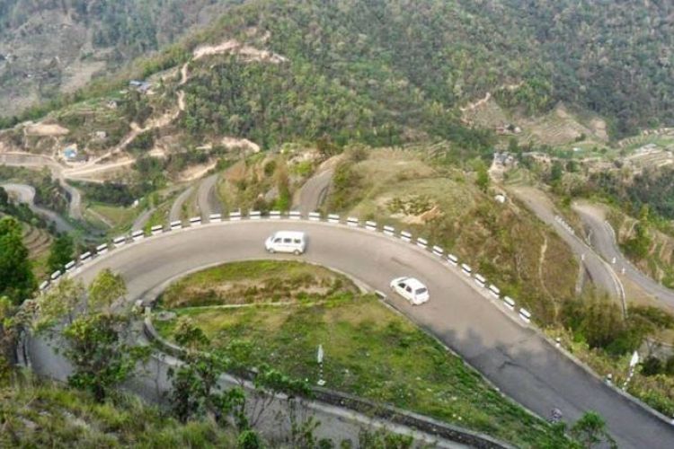 बसको ठक्करबाट दुईजनाको मृत्यु भएपछि अवरुद्ध वीपी राजमार्ग खुल्यो