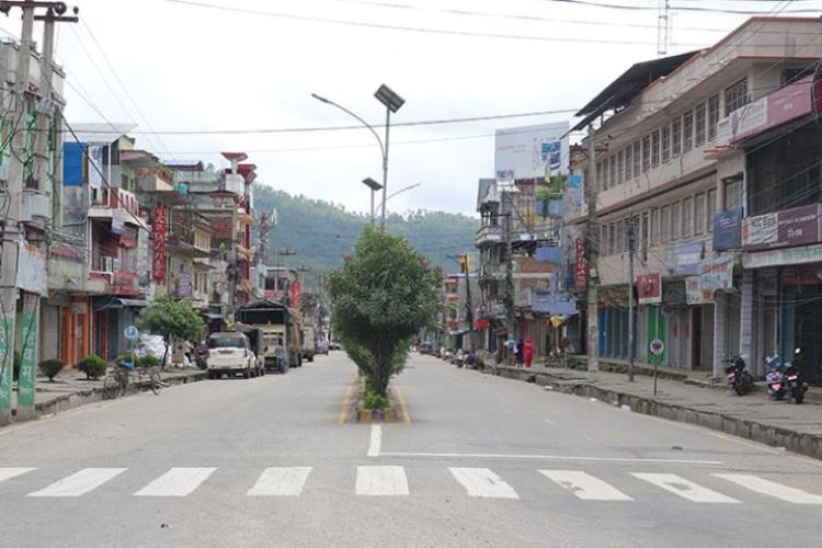 विवादित हेटौंडा बजार क्षेत्रको सडक विस्तार चैत्र भित्रमा