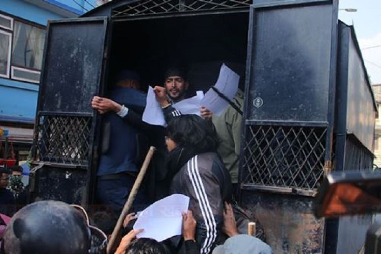 माइतीघरको निषेधाज्ञा हटाउन माग गर्दै प्रदर्शनः नेविसंघका कार्यकर्ता पक्राउ
